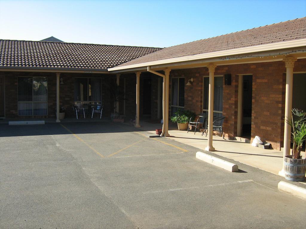 Highway Inn Motel Hay Exterior foto