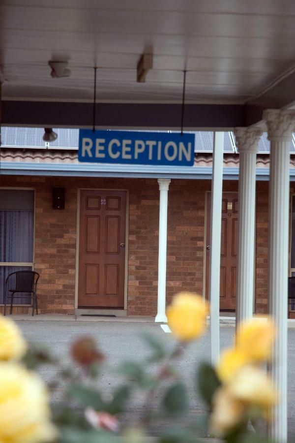 Highway Inn Motel Hay Exterior foto